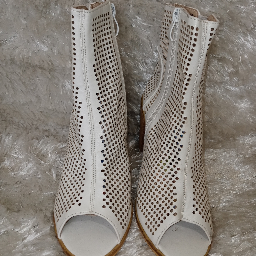 Steven Ella white open toe Booties size 7 1/2